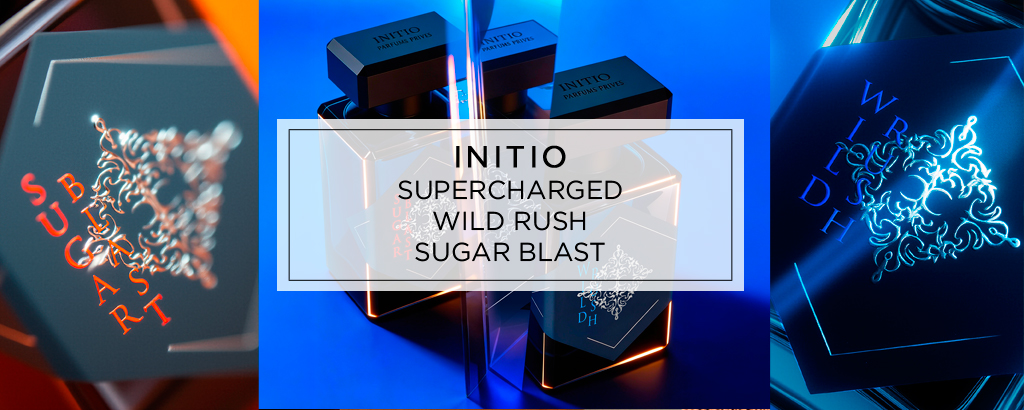Ein futuristisch beleuchtetes Arrangement mehrerer Initio Parfumflakons in dunklem Design vor blauem Hintergrund, überlagert von einem transparenten Textfeld mit den Worten „Supercharged Wild Rush Sugar Blast