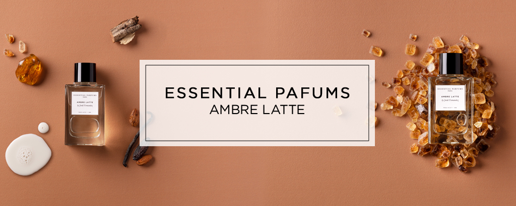 Bannerbild für das Parfum „Ambre Latte“ von Essential Parfums mit zwei Flakons, umgeben von bernsteinfarbenen Kristallen, Vanilleschoten und warmen Brauntönen.