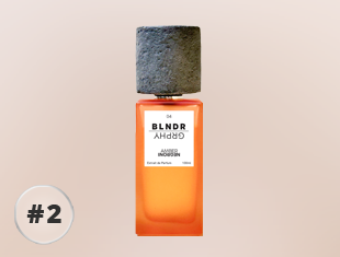 Parfumflakon BLNDR GRPHY Amber Negroni mit orangefarbenem Glas, rechteckiger Form und grauem zylindrischem Verschluss