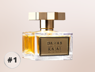 Parfumflakon Dahab von Kajal aus klarem Glas mit goldfarbenem Etikett, gefüllt mit goldenem Duftöl und kantigem goldfarbenem Verschluss