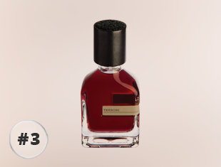 Orto Parisi Terroni Parfumflakon aus klarem Glas mit dunkelrotem Duft und schwarzem, zylindrischem Verschluss vor hellem Hintergrund