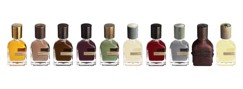 Reihe verschiedener Orto Parisi Parfumflakons mit unterschiedlichen Duftfarben und zylindrischen Verschlüssen vor weißem Hintergrund