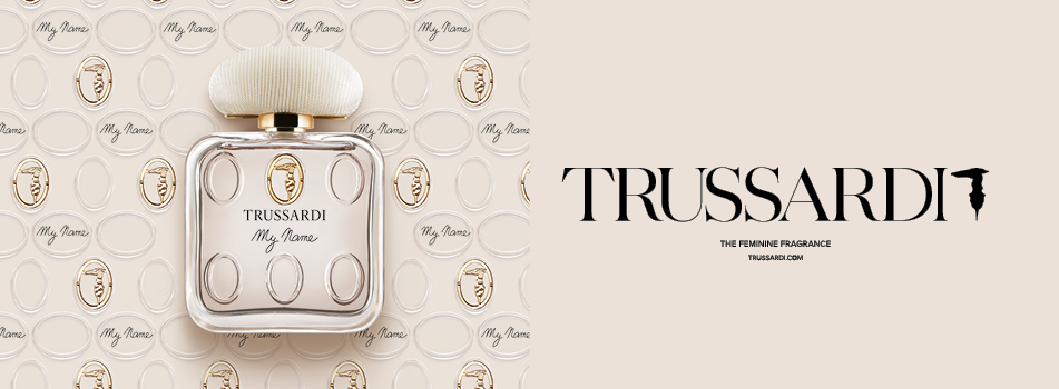 Werbung für das Parfum 'My Name' von Trussardi: Links ein eleganter Flakon mit goldenen Details und ovalem Muster auf beigem Hintergrund mit sich wiederholendem Logo. Rechts der schwarze Schriftzug 'TRUSSARDI – The Feminine Fragrance' auf hellem Grund.